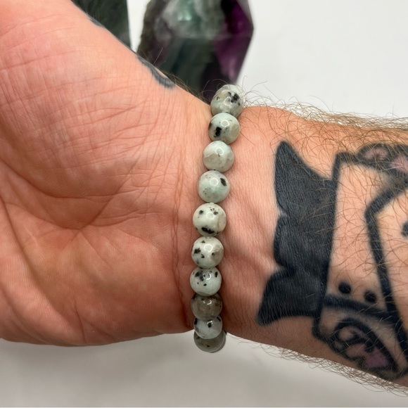 Kiwi Jasper Men’s 8mm Crystal Gemstone Beaded Elasticated Bracelet - Picture 4 of 6